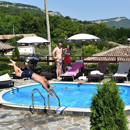 Guest House Hristova Kashta - Христова Къща Cherni Vrŭkh エクステリア 写真