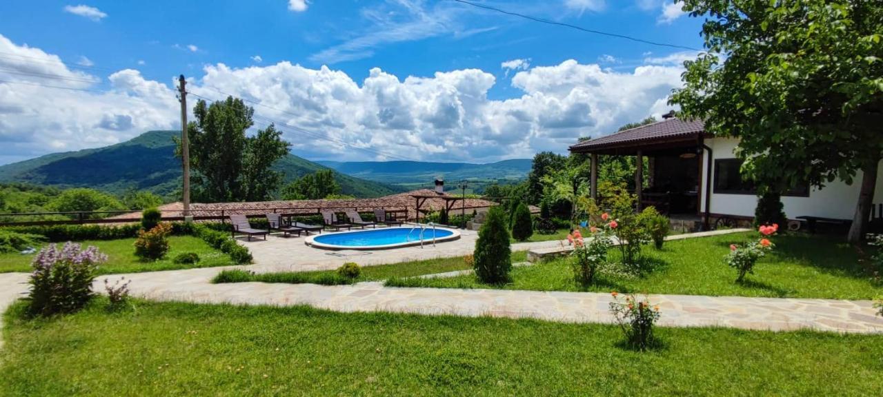 Guest House Hristova Kashta - Христова Къща Cherni Vrŭkh エクステリア 写真
